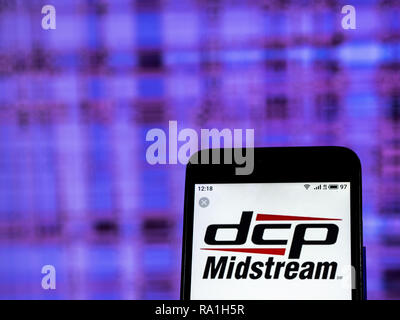 Kiev, Ucraina. 28 dicembre, 2018. DCP Midstream Partners logo azienda vede visualizzato su un telefono intelligente. Credito: Igor Golovniov SOPA/images/ZUMA filo/Alamy Live News Foto Stock