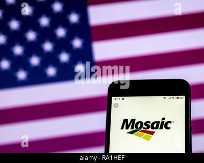 Kiev, Ucraina. 29 Dic, 2018. Il Mosaic Company logo che si vede visualizzato sullo smart phone Credit: Igor Golovniov SOPA/images/ZUMA filo/Alamy Live News Foto Stock