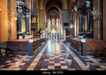 Basilica di San Francesco di Assisi interno a Cracovia, Polonia, chiesa risalente al XIII secolo Foto Stock