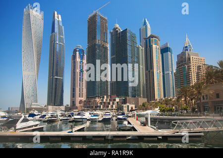 Dubai, Emirati Arabi Uniti - 8 Settembre 2018: Skyline di Dubai Marina Su settembre 8, 2018 a Dubai, Emirati Arabi Uniti. Foto Stock