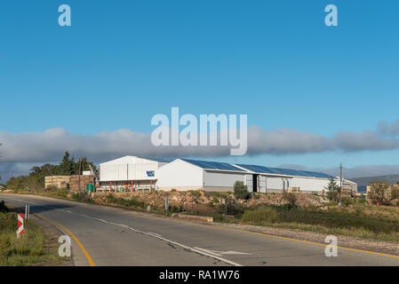 CLANWILLIAM, SUD AFRICA, 28 agosto 2018: magazzini all'ingresso Clanwilliam nella provincia del Capo occidentale Foto Stock