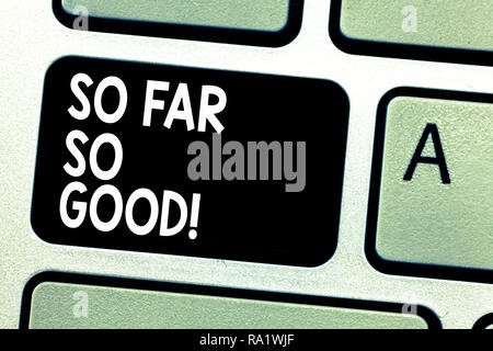 Segno di testo mostra Finora tutto bene. Foto concettuale progresso è stata soddisfacente fino ad ora tutto è bello tasto tastiera intenzione di creare comput Foto Stock