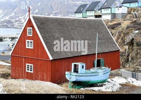 Sisimiut è la seconda città più grande in Groenlandia, situato sulla costa occidentale. Foto Stock