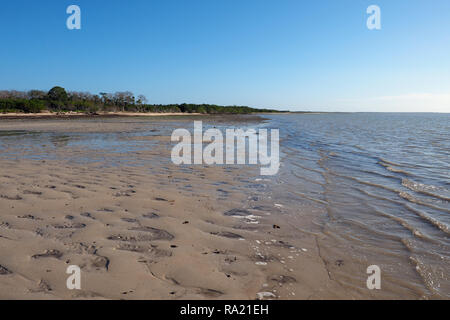 Appartamenti di fango di East Cape Sable in Everglades National Park, Florida, esposto in condizioni estreme di bassa marea. Foto Stock