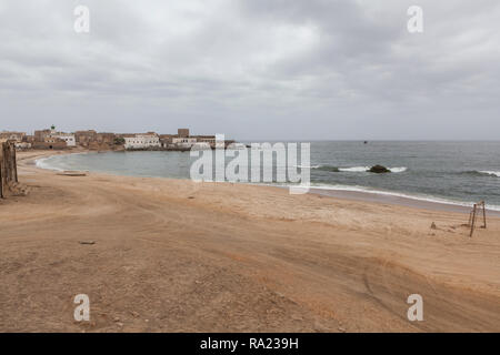 Le zone costiere e storica città di Mirbat, vicino a Salalah, provincia di Dhofar, Oman Foto Stock