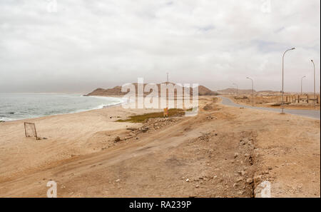 Le zone costiere e storica città di Mirbat, vicino a Salalah, provincia di Dhofar, Oman Foto Stock