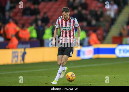 Il 29 dicembre 2018, Bramall Lane, Sheffield, Inghilterra; Sky scommessa campionato, Sheffield United vs Blackburn ; Chris Basham (06) di Sheffield regno con la sfera Credito: Mark Cosgrove/News immagini English Football League immagini sono soggette a licenza DataCo Foto Stock