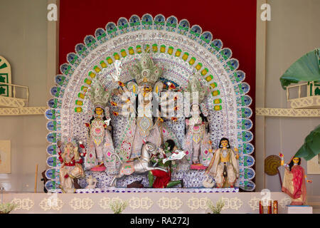 Grattugia Kailash,New Delhi , India , DT-30 settembre 2014. Una vista di Durga Idiol in modalità paesaggio interno Puja Pandal Foto Stock