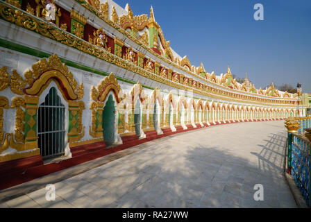 Umin Thonze Pagoda, denominata anche come Pagoda di 30 grotte Foto Stock