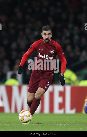 GLASGOW, Regno Unito 13 dicembre 2018. Munas Dabbur di RB Salisburgo durante la UEFA Europa League match tra Celtic e Red Bull Salisburgo al Celtic Park, Parkhead, Glasgow giovedì 13 dicembre 2018. (Credit: MI News & Sport | Alamy) Foto Stock