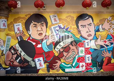 Colorato mahjong combattendo la celebrità adornano le pareti del cantare Lei Mahjong Parlor in Yau Ma Tei, Hong Kong Foto Stock