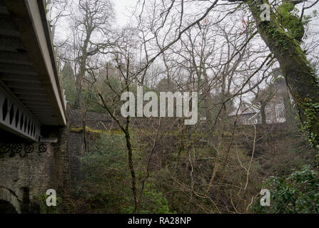 Vista del Hafod hotel dal Ponte del Diavolo cade (Pontarfynach), la posizione del televisore film thriller entroterra, vicino a Aberystwyth ,Ceredigion,Galles,UK Foto Stock