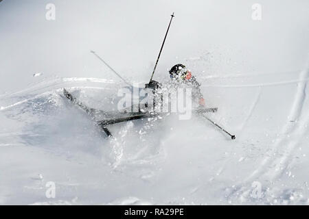 05.02.2018, Suedtirol, Riscone, Italien, Junge stuerzt beim Skifahren. 00S180205D045CARO.JPG [modello di rilascio: sì, la proprietà di rilascio: Non applicabile ( Foto Stock