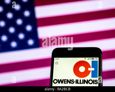 Owens-Illinois Glass Company logo che si vede visualizzato sul telefono intelligente Foto Stock