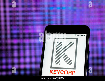 KeyBank Retail banking company logo che si vede visualizzato sul telefono intelligente Foto Stock