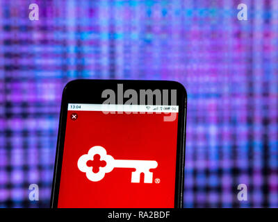 KeyBank Retail banking company logo che si vede visualizzato sul telefono intelligente Foto Stock