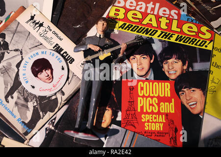 Precedentemente inedito foto datata 12/12/2018 del Beatles paraphernalia appartenenti a Terri Colman-Black sul display all'Irish Rock 'n' Roll Museum di Dublino. Foto Stock