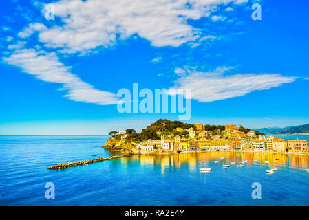 Sestri Levante La Baia del Silenzio o Baia del Silenzio del porto di mare e vista mare. Liguria, Italia Europa. Foto Stock