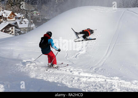 05.02.2018, Suedtirol, Riscone, Italien, Junge ist beim Skifahren gestuerzt. 00S180205D043CARO.JPG [modello di rilascio: sì, la proprietà di rilascio: NON APPLIC Foto Stock