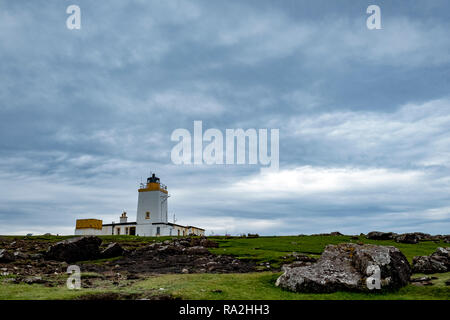 Stevenson faro sulla costa settentrionale delle isole Shetland della Scozia e affacciato sull'Oceano Atlantico Foto Stock