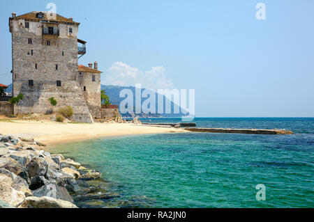 Ouranoupolis torre sulla penisola di Athos nella Calcidica, Grecia Foto Stock