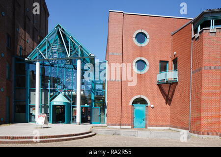 Kultur- und Stadthistorisches Mueum Museum am Innenhafen di Duisburg, Ruhrgebiet, Nordrhein-Westfalen, Deutschland, Europa Foto Stock