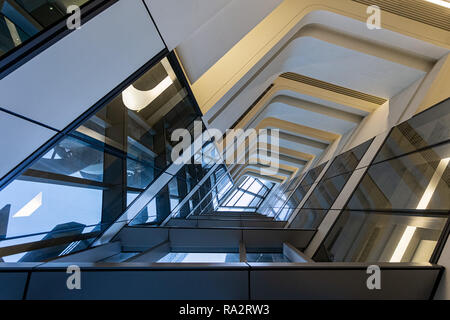 Interno del Jockey Club Torre di innovazione a Hong Kong Polytechnic University Foto Stock