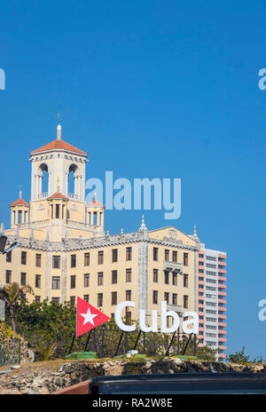 Cuba segno davanti al Hotel Nacional de Cuba a L'Avana, Cuba, Caraibi Foto Stock