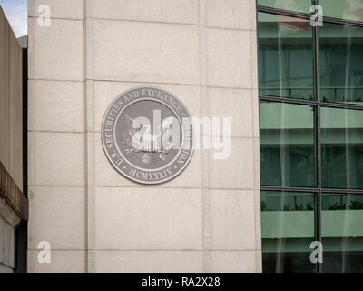 United States Securities and Exchange Commission SEC logo su ingresso di DC edificio vicino H street Foto Stock