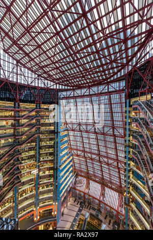 Atrio Interno del James R. Thompson Center - Stato di Illinois edificio progettato da Helmut Jahn Foto Stock