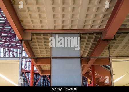 Interno del James R. Thompson Center - Stato di Illinois edificio progettato da Helmut Jahn Foto Stock