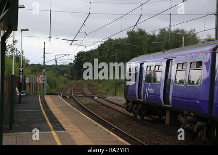 Una rampa settentrionale classe 319 UEM al Euxton Balshaw Lane voce verso nord fino a Preston. Foto Stock