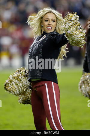 Landover, MD, Stati Uniti d'America. 30 Dic, 2018. Washington Redskins cheerleader esegue durante una NFL partita di calcio tra Washington Redskins e Philadelphia Eagles al campo di FedEx in Landover, MD. Justin Cooper/CSM/Alamy Live News Foto Stock