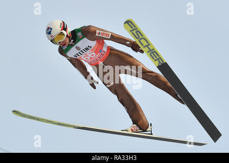 Oberstdorf, Deutschland. 29 Dic, 2018. Kamil STOCH (POL), salto, azione, azione unica, telaio, tagliate, corpo pieno, figura intera. Salto con gli sci, 67th International Torneo delle quattro colline 2018/19. Qualifica open-air la concorrenza a Oberstdorf, Erdinger Arena, su 29.12.2018. | Utilizzo di credito in tutto il mondo: dpa/Alamy Live News Foto Stock