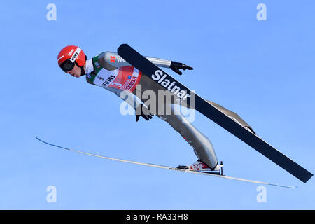 Oberstdorf, Deutschland. 29 Dic, 2018. Constantin SCHMID (GER), salto, azione, azione unica, telaio, tagliate, corpo pieno, figura intera. Salto con gli sci, 67th International Torneo delle quattro colline 2018/19. Qualifica open-air la concorrenza a Oberstdorf, Erdinger Arena, su 29.12.2018. | Utilizzo di credito in tutto il mondo: dpa/Alamy Live News Foto Stock