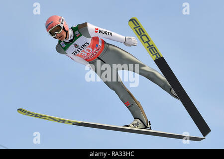 Oberstdorf, Deutschland. 29 Dic, 2018. Severin amico (GER), salto, azione, azione unica, telaio, tagliate, corpo pieno, figura intera. Salto con gli sci, 67th International Torneo delle quattro colline 2018/19. Qualifica open-air la concorrenza a Oberstdorf, Erdinger Arena, su 29.12.2018. | Utilizzo di credito in tutto il mondo: dpa/Alamy Live News Foto Stock