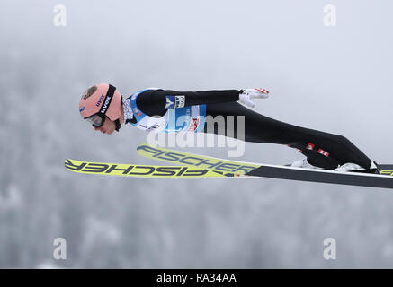 Garmisch Partenkirchen, Germania. 31 Dic, 2018. Coppa del mondo, Torneo delle quattro colline, grandi colline, uomini, qualifica. Stefan Kraft, ski ponticello da Austria, salti nel turno di prove. Credito: Daniel Karmann/dpa/Alamy Live News Foto Stock