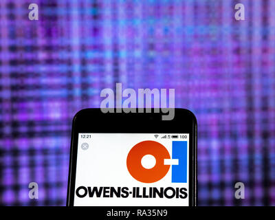 Dicembre 30, 2018 - Kiev, Ucraina - Owens-Illinois Glass Company logo che si vede visualizzato su un telefono intelligente. (Credito Immagine: © Igor Golovniov/SOPA immagini via ZUMA filo) Foto Stock