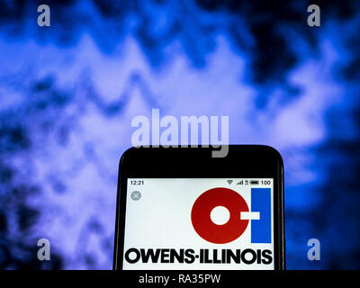 Dicembre 30, 2018 - Kiev, Ucraina - Owens-Illinois Glass Company logo che si vede visualizzato su un telefono intelligente. (Credito Immagine: © Igor Golovniov/SOPA immagini via ZUMA filo) Foto Stock