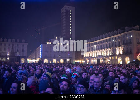 Foto LaPresse/Alberto Gandolfo 31-12-2018&#xa0;Torino(Italia) Cronaca&#x2028;Capodanno Magico in Piazza Castello nella foto:&#xa0;&#x2028;&#x2028;foto LaPresse/Alberto Gandolfo Dicembre 31, 2018, Torino (Italia) News&#x2028;notte di Capodanno in piazza Castello nel pic: Foto Stock