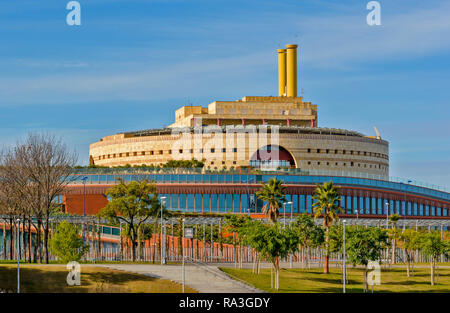 Siviglia Spagna LA TORRE TRIANA edificio sulle rive del fiume Guadalquivir Foto Stock