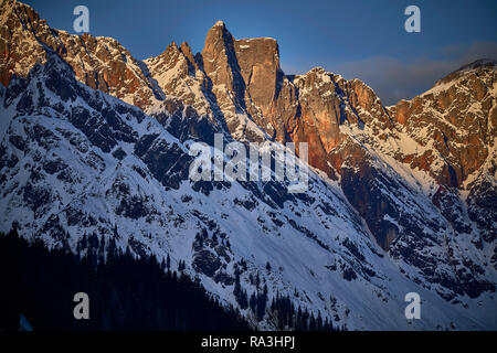 Hochkönig montagne in inverno sera Foto Stock