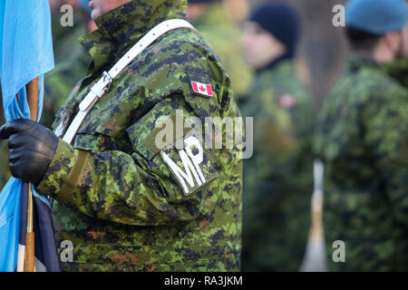 Bucarest, Romania - 1 Dicembre 2018: dettagli con la uniformità e la bandiera canadese di Polizia Militare soldati prendendo parte alla nazionale rumeno per giorno Foto Stock