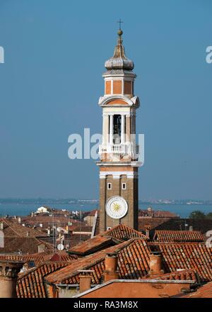 Il campanile della Chiesa, Chiesa dei Santi Apostoli chiesa, Venezia, Veneto, Italia Foto Stock