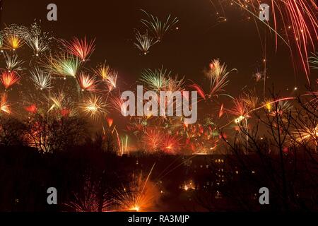 Nuovo anno fuochi d'artificio, Wilhelmsburg, Amburgo Foto Stock