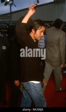 WESTWOOD, CA - luglio 8: Attore Stephen Dorff assiste Premiere mondiale di Columbia Pictures' 'In linea di fuoco" di luglio 8, 1993 al Mann Village Theatre di Westwood, California. Foto di Barry re/Alamy Stock Photo Foto Stock