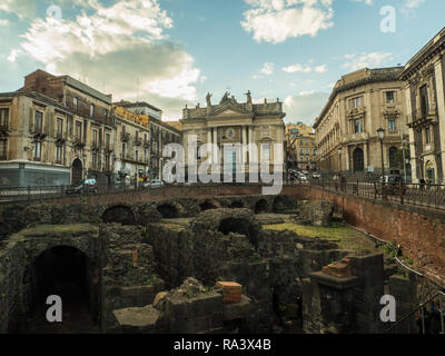 Anfiteatro Romano di Catania in Piazza Stesicoro, Catania, isola di Sicilia, Italia Foto Stock