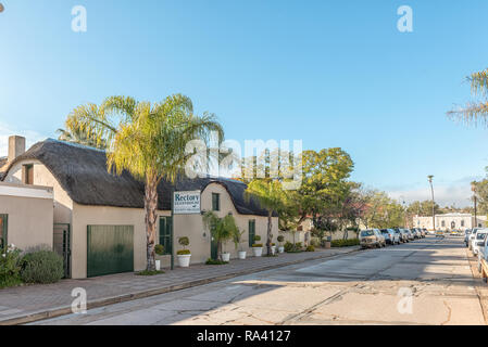 CLANWILLIAM, SUD AFRICA, 28 agosto 2018: una scena di strada, con le imprese e i veicoli, Clanwilliam nella provincia del Capo occidentale Foto Stock