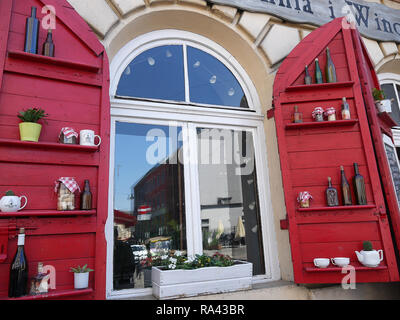 Cracovia in Polonia, Menu scritto il ristorante nel quartiere Kazimierz precedentemente noto come il quartiere ebraico della città in Polonia. Foto Stock