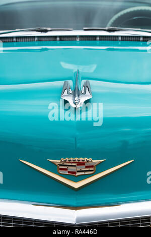 1956 Cadillac Sedan Deville estremità anteriore a un americano auto show. Essex. Regno Unito. Classic American Car Foto Stock